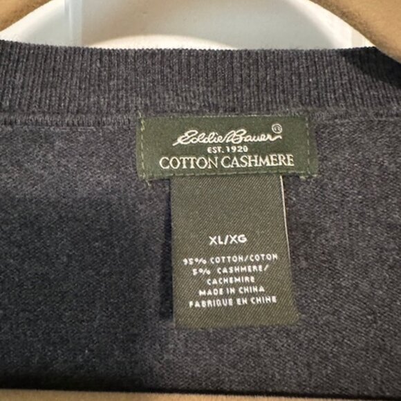 Eddie Bauer XL Charcoal Light Weight V Neck Sweater  Never Worn - Picture 2 of 5